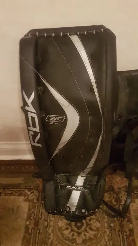 Reebox RBK 6K  JR 29" 74cm Goalie pads in Hockey in Markham / York Region - Image 10