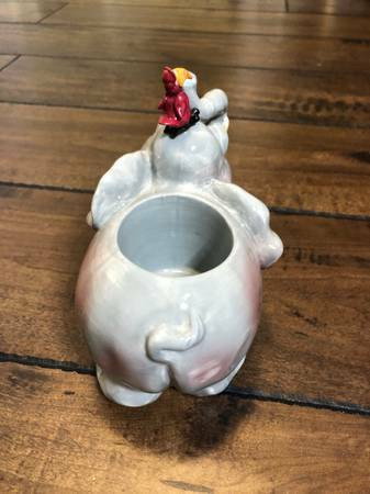 Rare Vintage Disney Aladdin Candle Holder Elephant And Parrot in Arts & Collectibles in Burnaby/New Westminster - Image 4