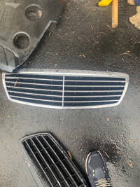 2003-2009 E-class Mercedes’ front grille for sale 