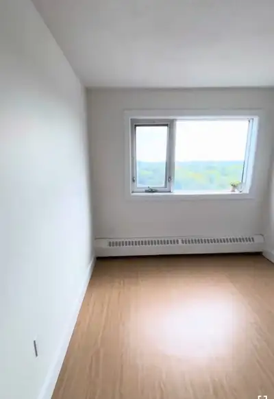 A room for 2 girls or single female is available in 2bhk apartment in a quinpool district.