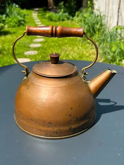 Antique Revere Ware Copper Teapot/Kettle in good shape. Great for decoration.
