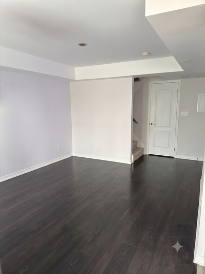 Welcome to the Desired "West Oak Trails" In Oakville. This 2 Bed, 1.5 Bath Condo Townhome is a clean...