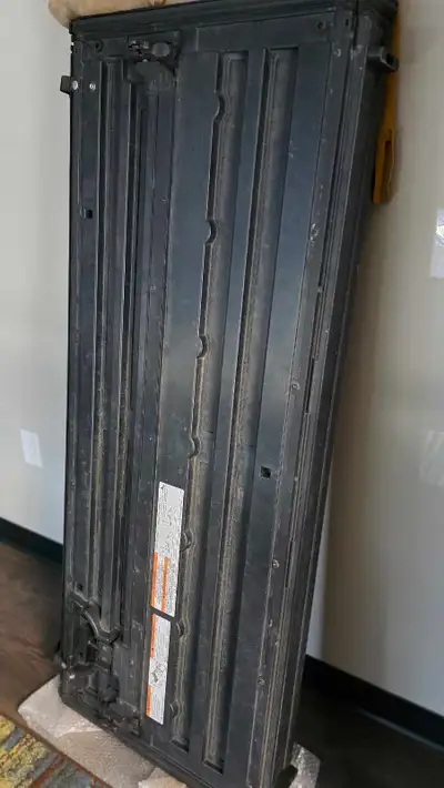 Off of a 2018 tacoma trd sport 6ft box factory made..trifold Heavy duty