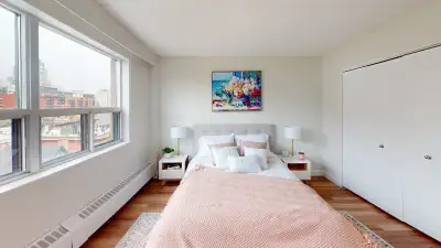 Furnished room for rent in vibrant Centretown Ottawa, nestled steps to bustling Elgin Street's trend...