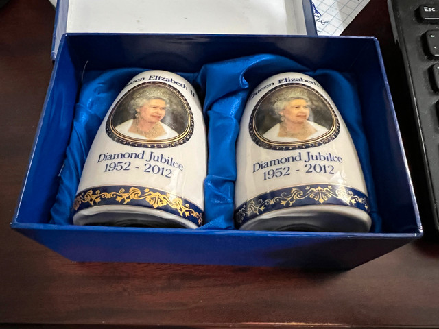 VINTAGE ROYAL COLLECTION QUEEN ELIZABETH II DIAMOND JUBILEE 1952 dans Art et objets de collection  à Longueuil/Rive Sud