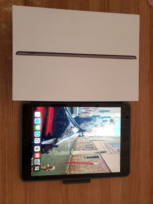 Like New -  9th Generation iPad.  With extras! in iPads & Tablets in Winnipeg - Image 4