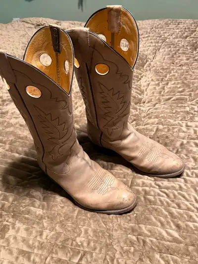 Western boots size 8, View more