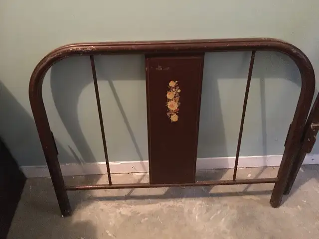 Lit Simple Antique en metale/ Vintage wrought iron single bed in Beds & Mattresses in Longueuil / South Shore - Image 6