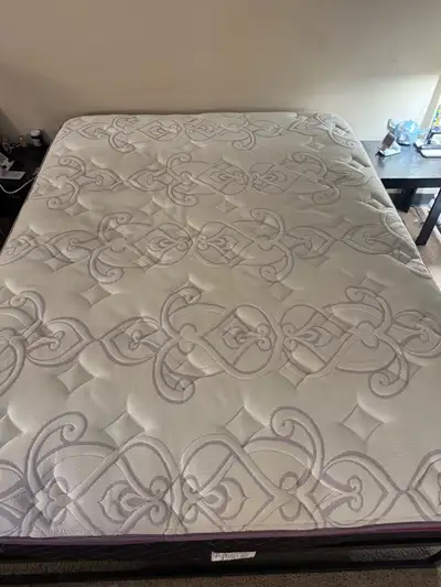 Its a pillow top mattress very comfortable, we had the bed for less then 2 years. Getting rid of it...