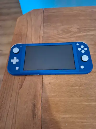Nintendo Switch lite d'occasion état très bon (micro rayures au dos anecdotiques) Comprend chargeur...