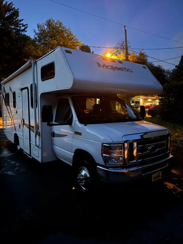 Morotisé Classe C 25’ E350 2017 in RVs & Motorhomes in Laurentides - Image 2