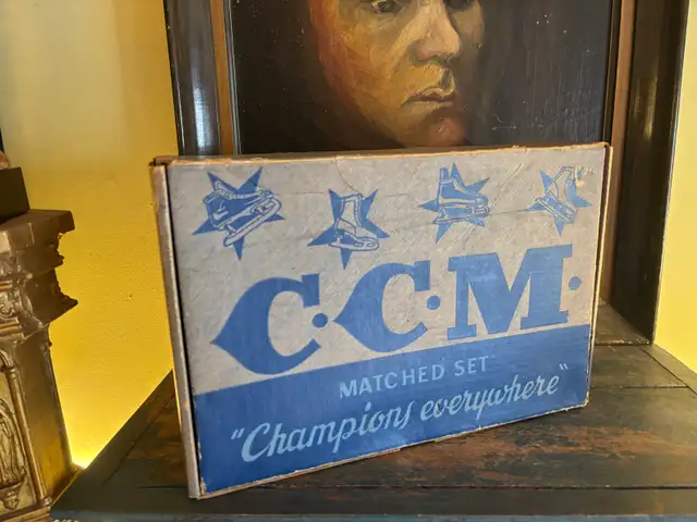 ⛸️ C.C.M. Matched Set Hockey Skate Box – Display Piece ⛸️ in Arts & Collectibles in City of Toronto - Image 4