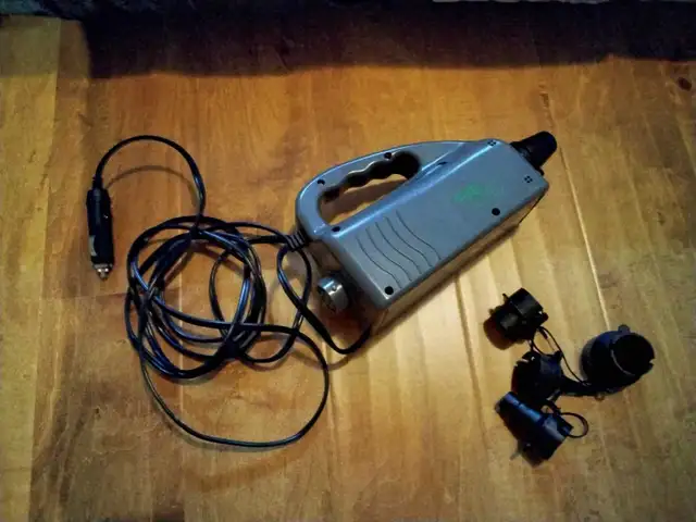 air mattress and pump in Fishing, Camping & Outdoors in Napanee - Image 3