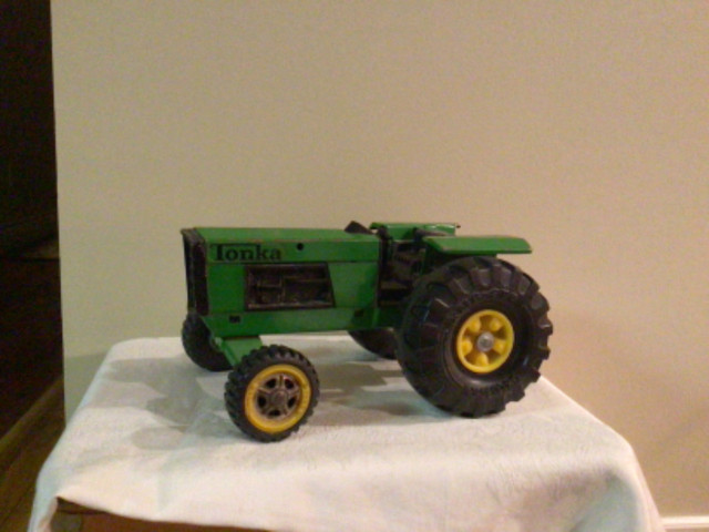 Large Pressed Steel Tonka Tractor in Toys & Games in Edmonton - Image 2