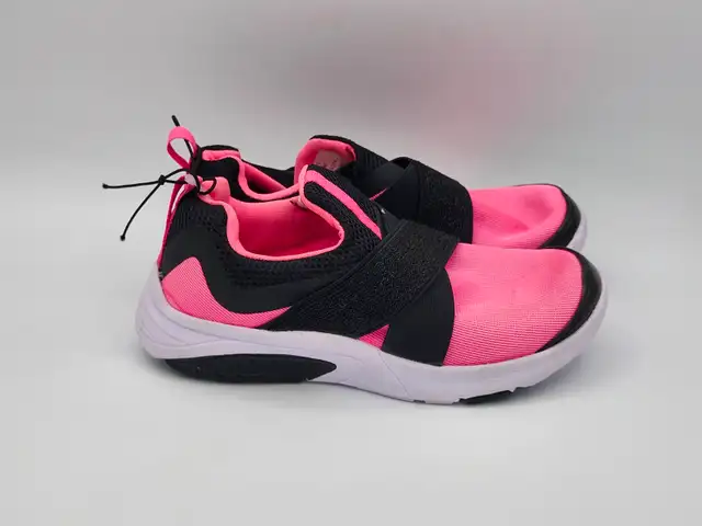 Girls running shoes pink size 12 brand new / souliers filles in Kids & Youth in West Island - Image 3