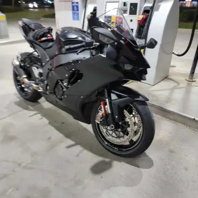 Selling my 2025 Kawasaki ZX-10R ABS in like-new condition with only 2,400 km. This bike is practical...