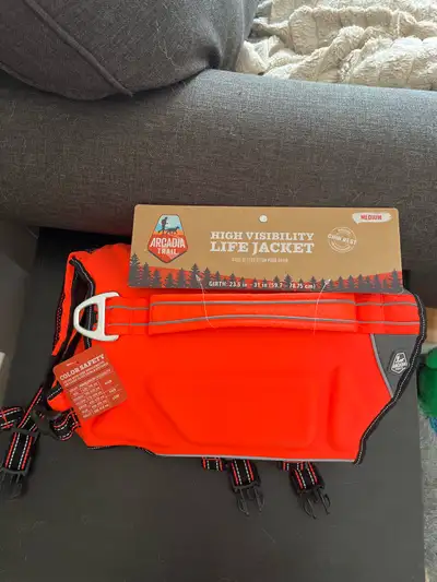 Keep your furry friend safe during water activities with this Arcadia Trail high-visibility life jac...