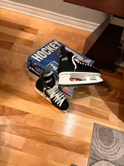 CCM champion 90 men’s ice skate never used Size 10 US For sale 50$ Available for pick up in ville St...