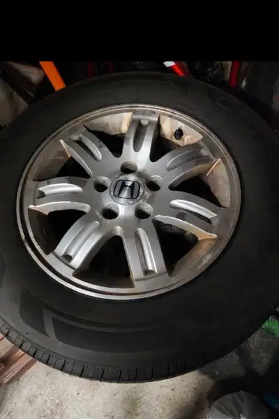 5x114.3 great condition, tpms sensors included. Will need new tires.
