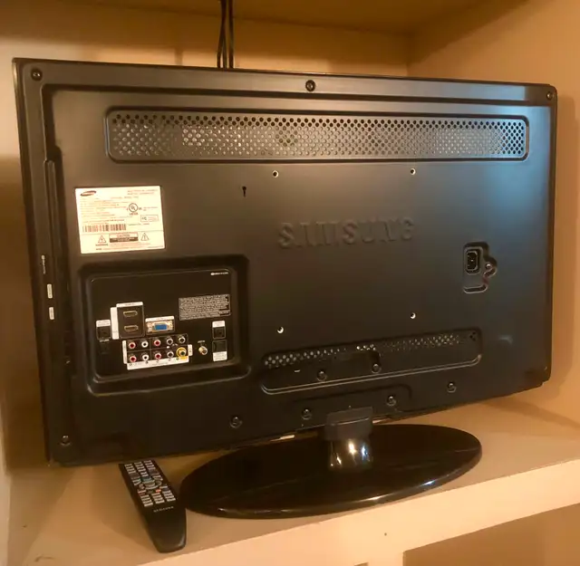 Samsung TV- Like New in TVs in Ottawa - Image 4