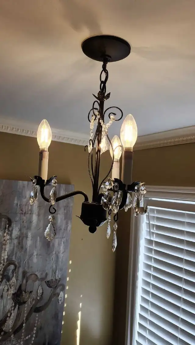 Small 3 Light Chandelier Light Fixture in Indoor Lighting & Fans in Markham / York Region - Image 6
