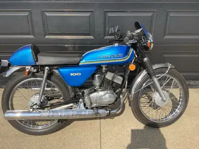 1976 KH100 100cc 2 stroke with rotary valve intake, oil injection and 5 speed transmission Sport ver...
