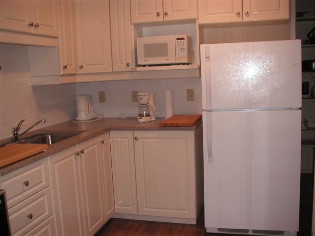 Next to Dalhousie campus, Kings College, walk downtown for shopp 5