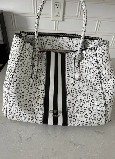 GUESS handbag. Good condition and minimally used. One small mark at bottom side corner of bag. Askin...