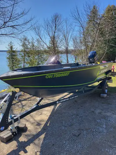 2021 Legend Boat with 2020 Mercury 50 HP. Mínimum Hours. EZ - Load Tráiler, Fish Finder, Water proof...