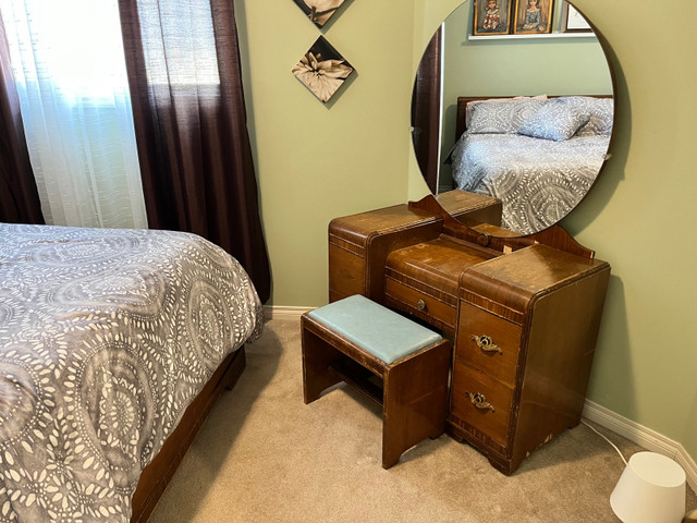 OBO Antique Double bedroom set in Dressers & Wardrobes in Edmonton