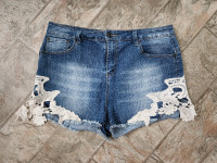 HARDLY WORN women's jean shorts (Bluenotes) size 32 / Large
