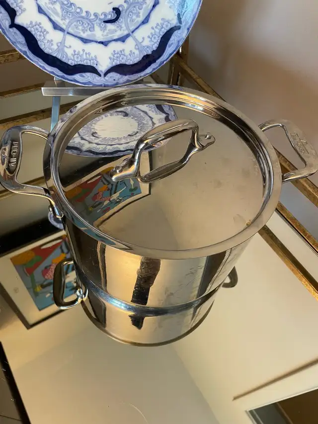 All-Clad D5 series 4 quart pot with lid  in Kitchen & Dining Wares in Winnipeg - Image 3