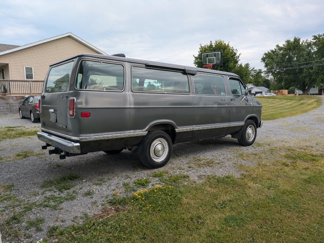 1985 Dodge B350 Maxi-Wagon - 15 passenger - only 89,000 Kms in Classic Cars in Kingston