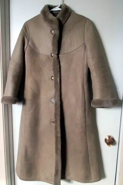 T 21 Women’s Beige Sheepskin Shearling Coat Size Small, View more