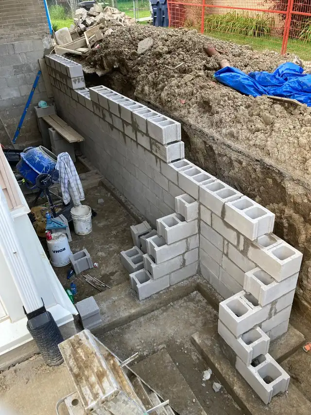 Bricks blocks concrete mansory foundatio in Brick, Masonry & Concrete in City of Toronto - Image 6