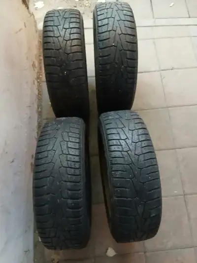 195 65 R15 winter sets with rims Brand win guard good 5 bolts pattern $180 Contact 514 935 8905