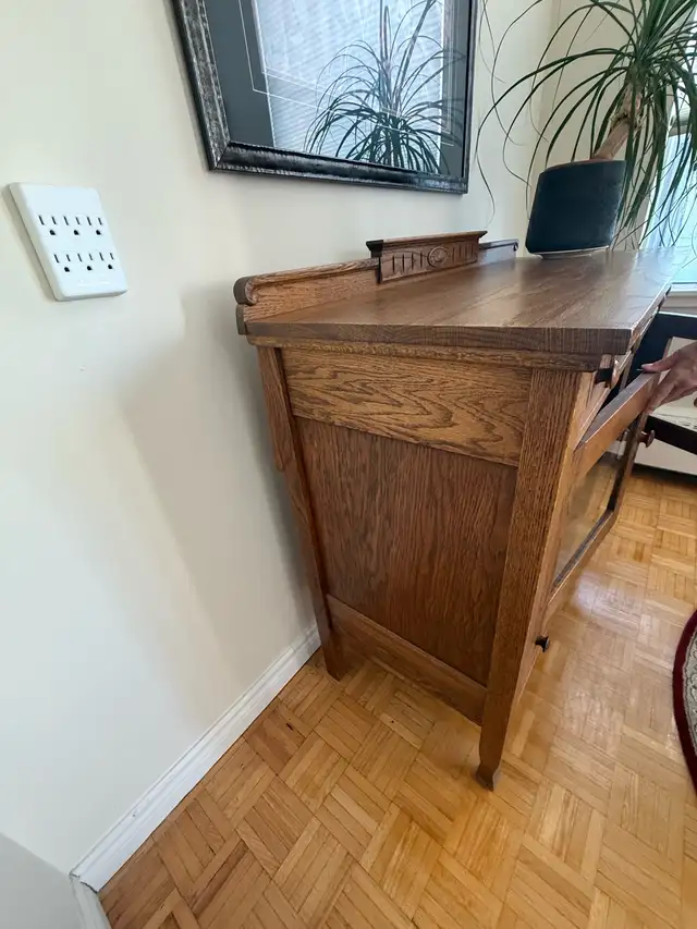 Solid Oak Antique Buffet in Hutches & Display Cabinets in Kingston - Image 4