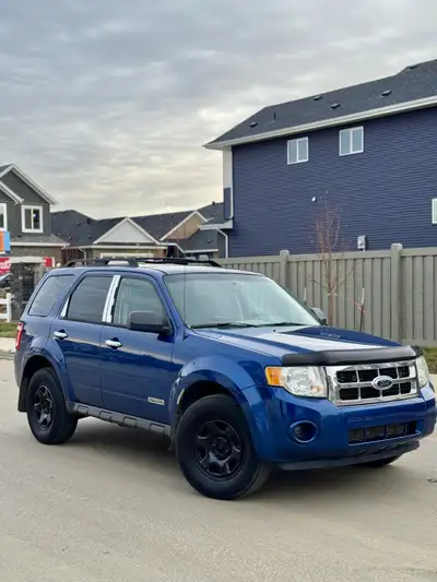 Alberta Active Status Run and Drive Perfect ✅Comes with 2 set of tires Winter/Summer With rims ✅new...
