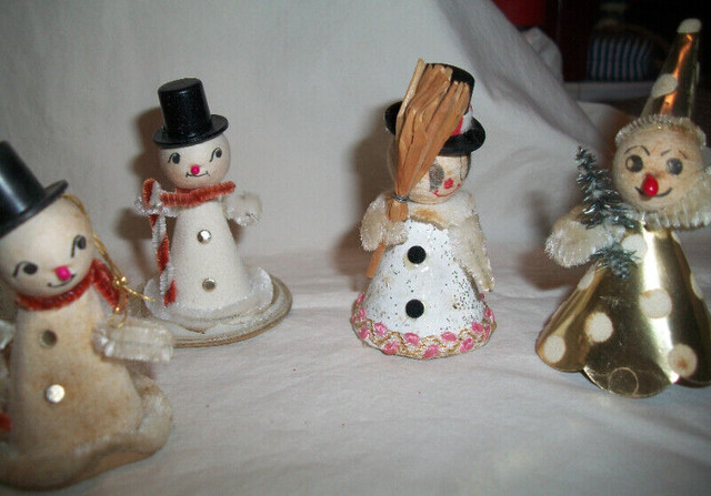 6 Small Vintage Spun Cotton/Mica Snowmen Decoration dans Art et objets de collection  à Longueuil/Rive Sud - Image 2