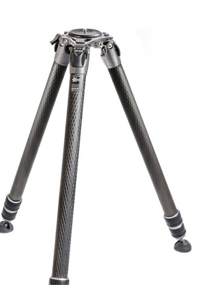 Gitzo carbon systematic series tripod and head in Cameras & Camcorders in City of Toronto