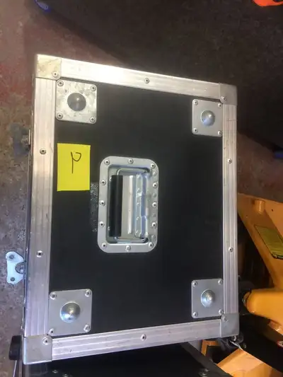 Hinged Lid, line with foam WIDTH DEPTH HEIGHT 18 14 22