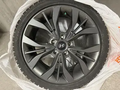 Selling a set of 2 Bridgestone Blizzak winter tires, size 235/40R18 95H. • 2 tires mounted on rims –...