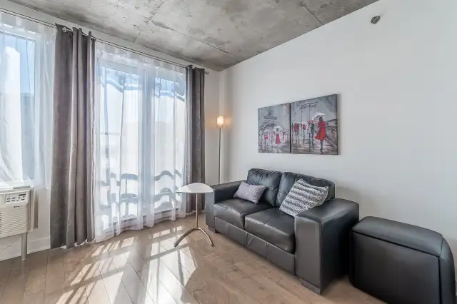 "Just bring your clothes" Griffintown studio rent