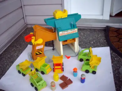 FISHER PRICE VTGE LIFT AND LOAD W ACCES, View more