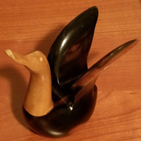 Polished wood duck paperweight / Presse-papier canard en bois