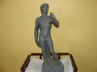 Belle statuette en céramique, representant David de Michel Angel