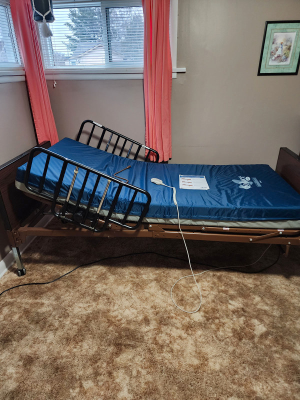 Twin Hospital Bed in Beds & Mattresses in Thunder Bay - Image 2