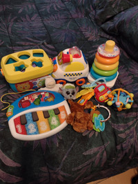 Lot de jouets pour bébé