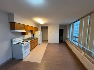 St. Catharines downtown, 1 bed apartment available Very Clean quiet building. Water & heat included...