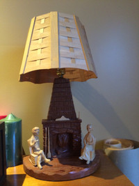 LAMPE EN BOIS SCULPTÉ. L. FORTIN– ST-JEAN-PORT-JOLI 50$